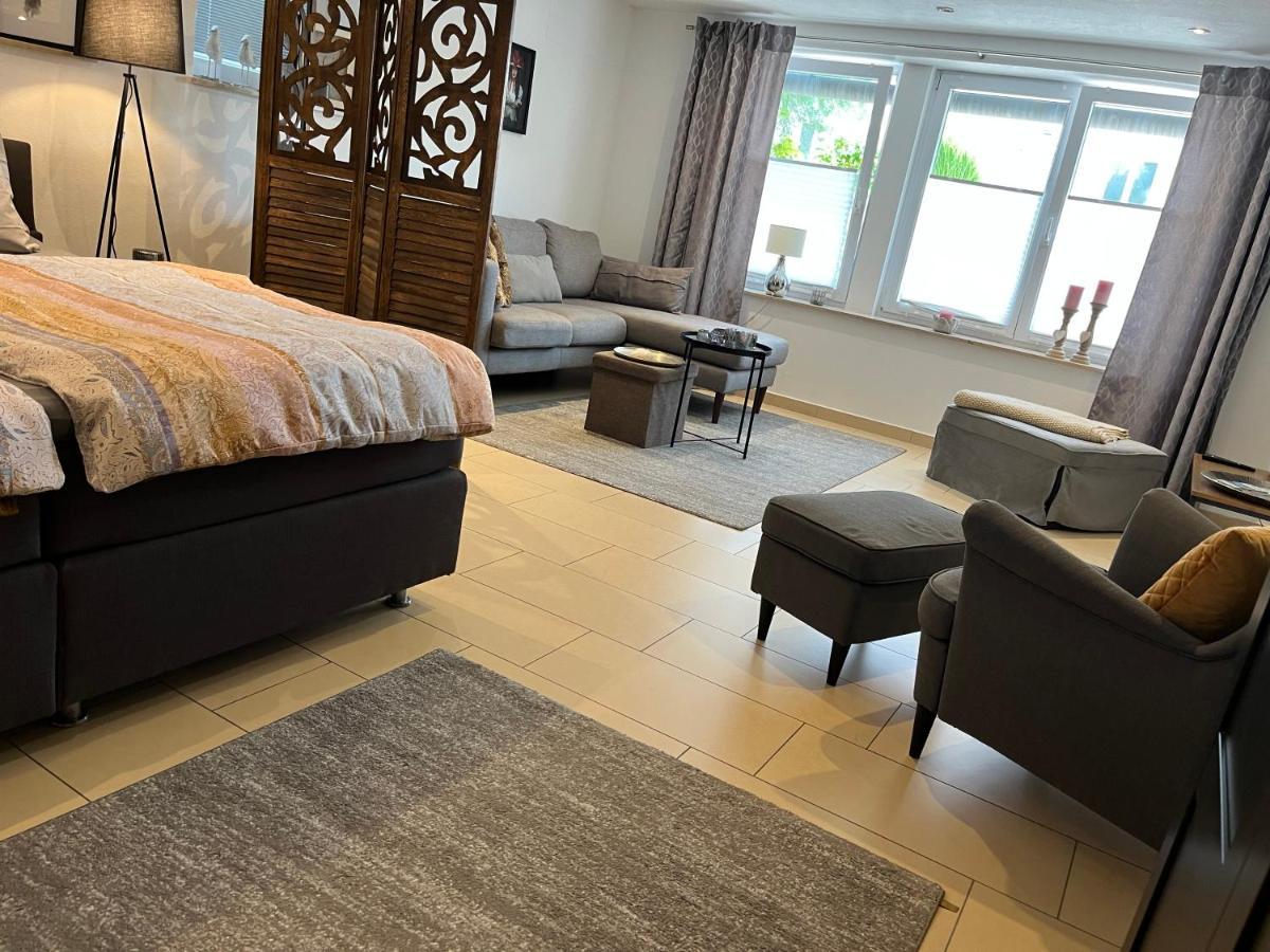 Schoene Ferienwohnung 2,5 Zimmer In Stadtnaehe Mit Eigenem Hofgarten Balingen Buitenkant foto